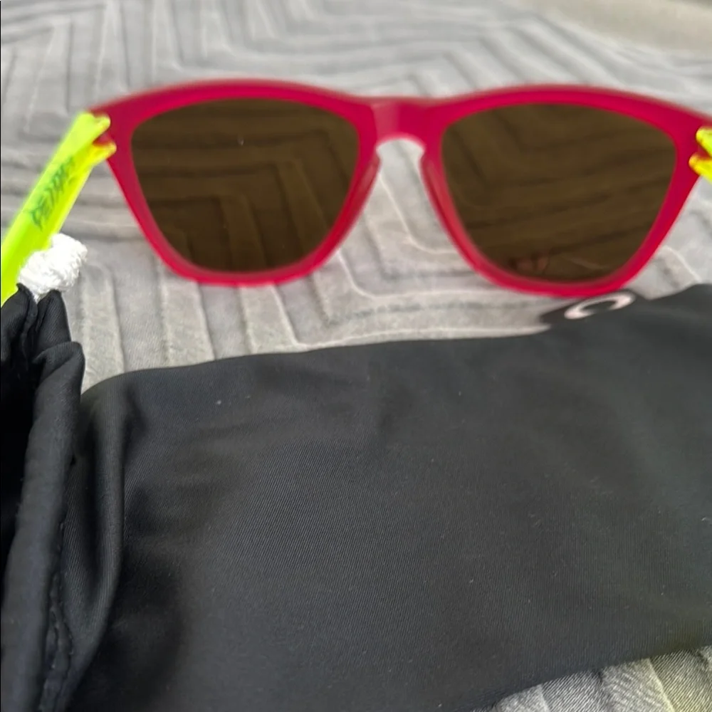 Oakley Blacklight Frogskins - Pink/Yellow